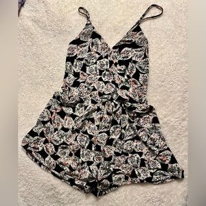 Loveriche Floral Romper. Size Large.